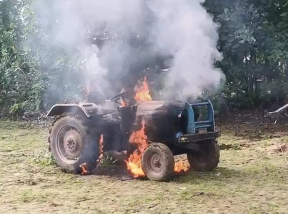 Illegal sand-laden tractor runs over youth on a motorcycle in Shahdol