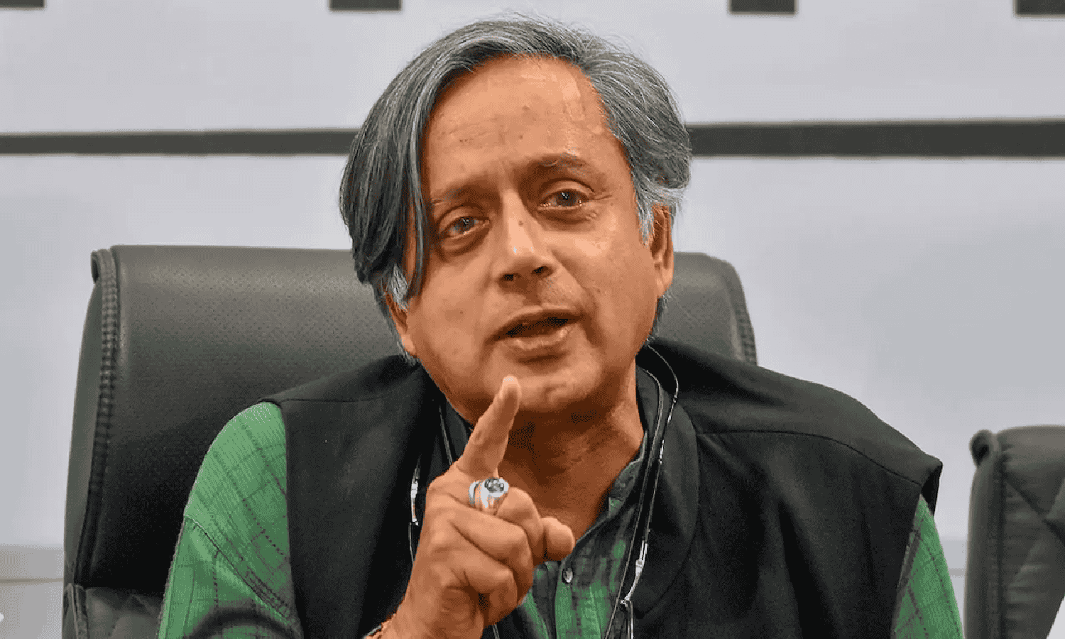 shashi tharoor