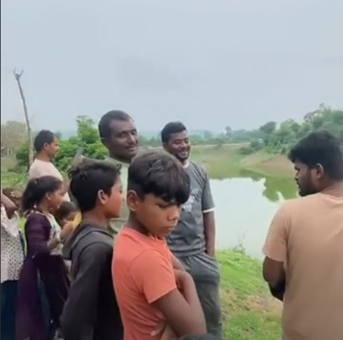 Panic as 8-foot-long gharial spotted again in Sidhi's Shikarganj pond.
