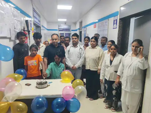 Siblings who won the battle against a snakebite were given a send-off with a cake-cutting ceremony at the Satna hospital.