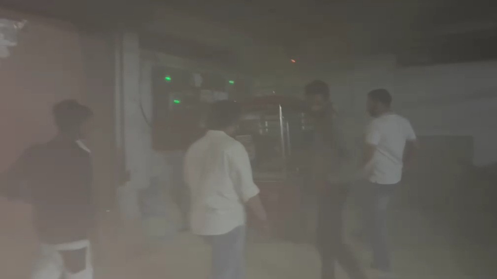 Massive fire breaks out due to a short circuit in the parking area of Hotel THT in Rewa.
