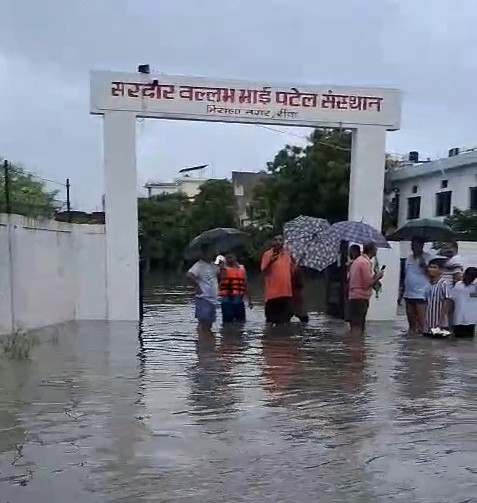 Rescue of people stranded in hostels and settlements in Rewa.