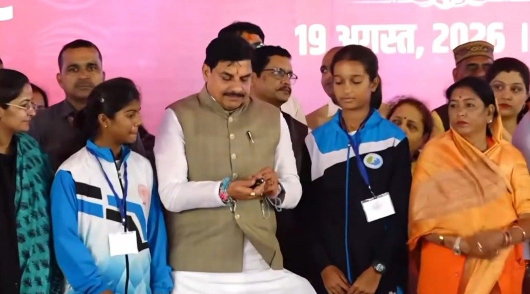 The Chief Minister transferred funds to the accounts of 'Ladli Behnas' during a state-level event in Maihar.
