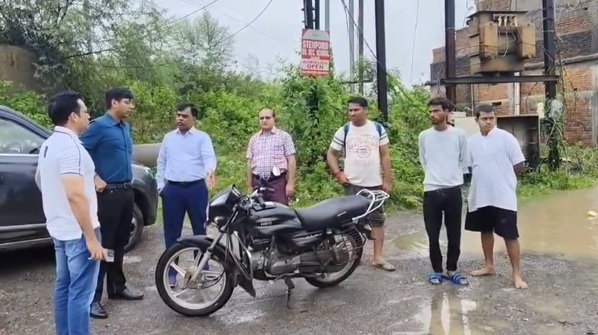 Normal life disrupted by heavy rain in Rewa.