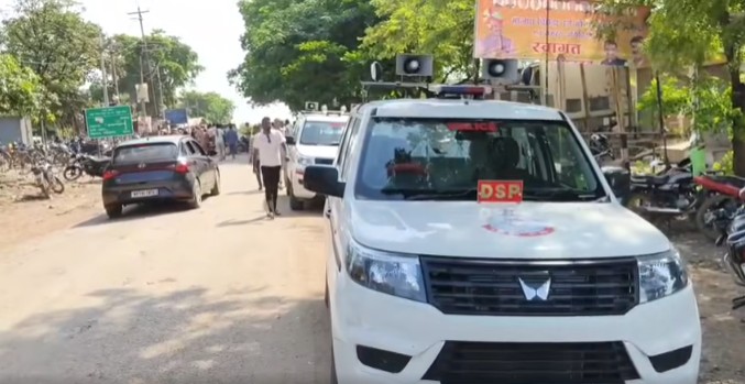 Semi-naked body of teenage girl found in bushes in Satna; she had left home to relieve herself.