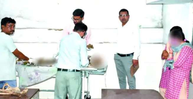 Post-mortem of a body conducted in front of schoolgirls at Satna District Hospital!