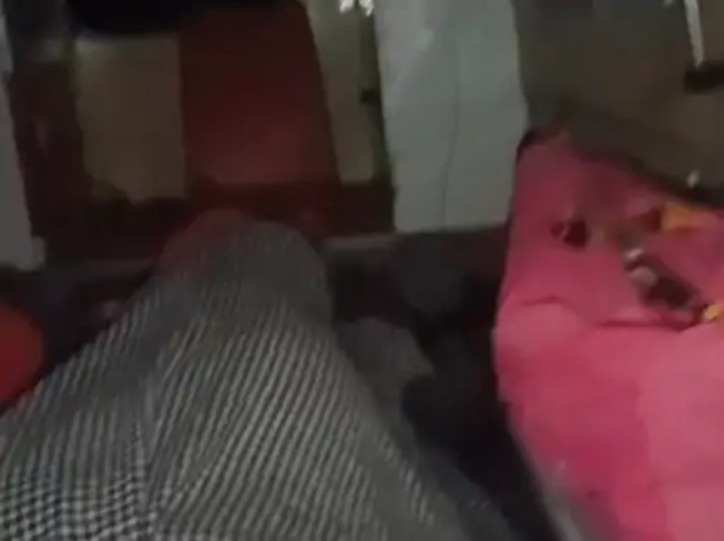 Woman gives birth on the way while being carried on a cot to the ambulance in Sidhi.