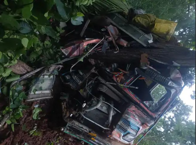 Speeding truck crashes into a tree in Sidhi.