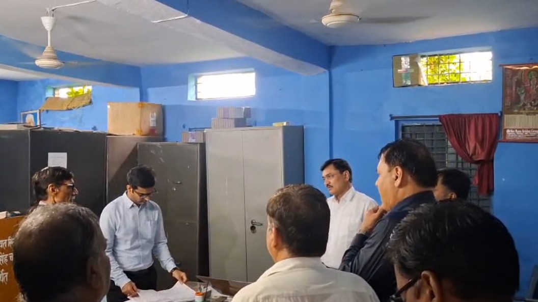 Children at Silpara School in Rewa district were unable to study Hindi.