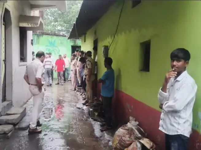 Body of medical representative found in a locked room in Singrauli.