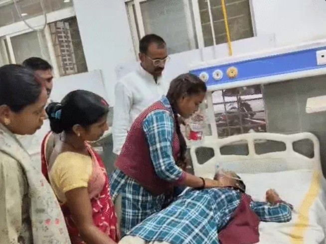 12 school children fell ill during the Tiranga Yatra in Singrauli.