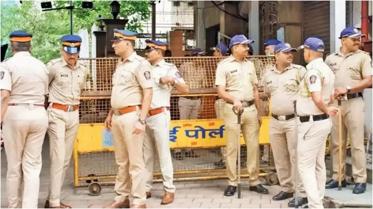 मुंबई नेवी नगर केस: सरकारी आवास में नौसेना जवान, पत्नी और 2 मासूम बच्चों की मौत; जांच में जुटी पुलिस