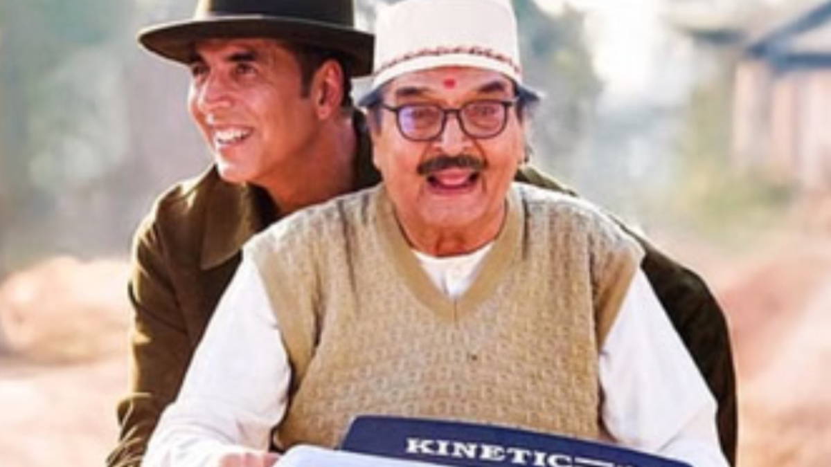 Asrani's Last Shot: Akshay gets emotional watching Asrani's final shot.