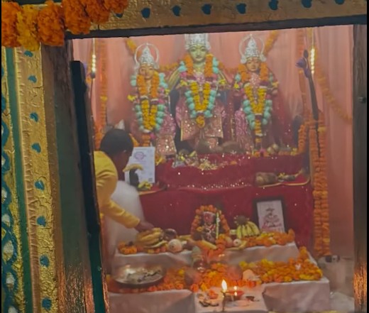 A surge of devotion at the Bandhavadhish Temple of the Rewa royal family.