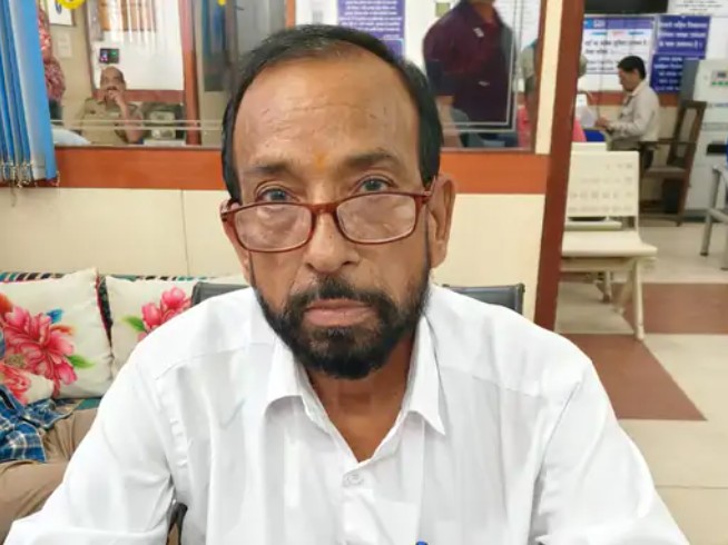 Chakghat CMO Shankhdhar Pandey suspended over a case of inappropriate conversation with a female employee in Rewa.