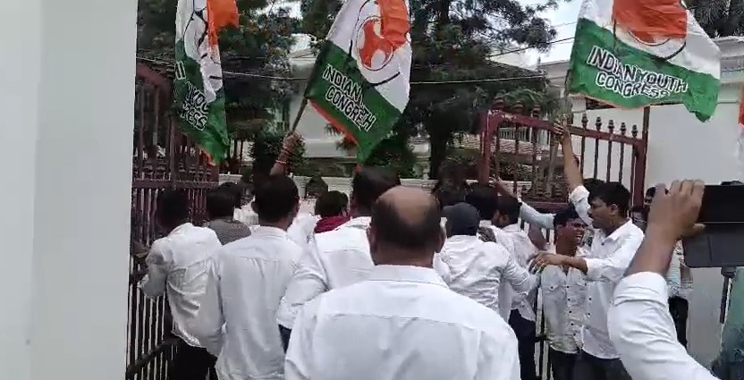 FIR registered against 15 people over the incident of a disturbance at the Deputy CM's private residence in Rewa.