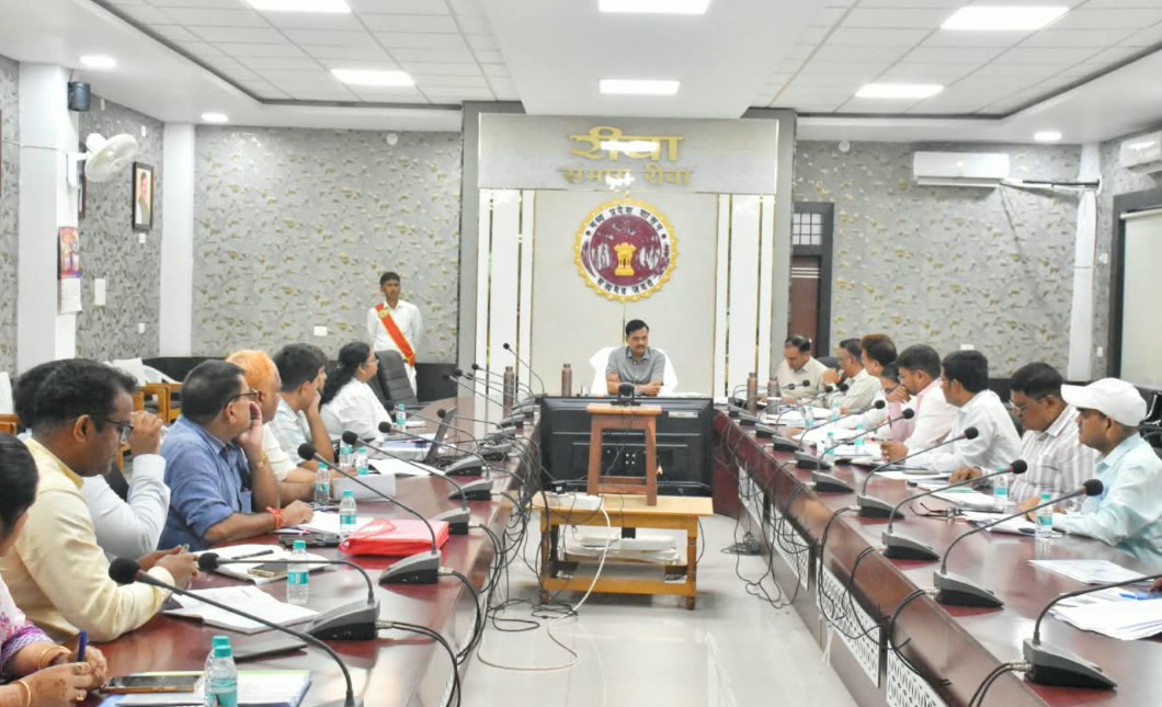Commissioner upset over the poor condition of roads in Rewa.