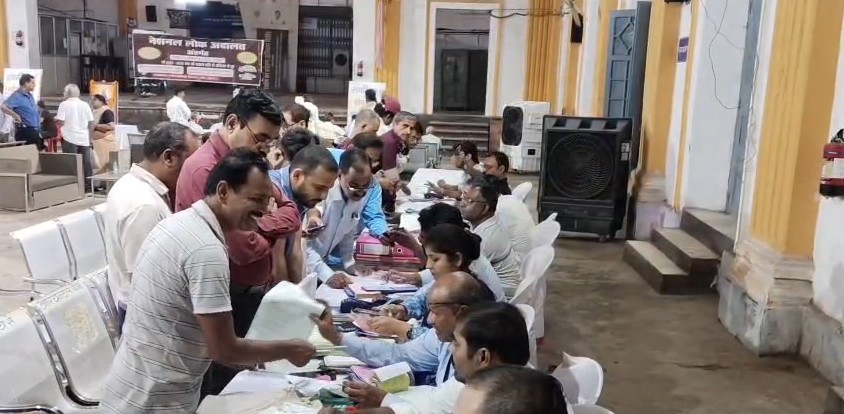 Lok Adalat organized at Rewa Municipal Corporation.
