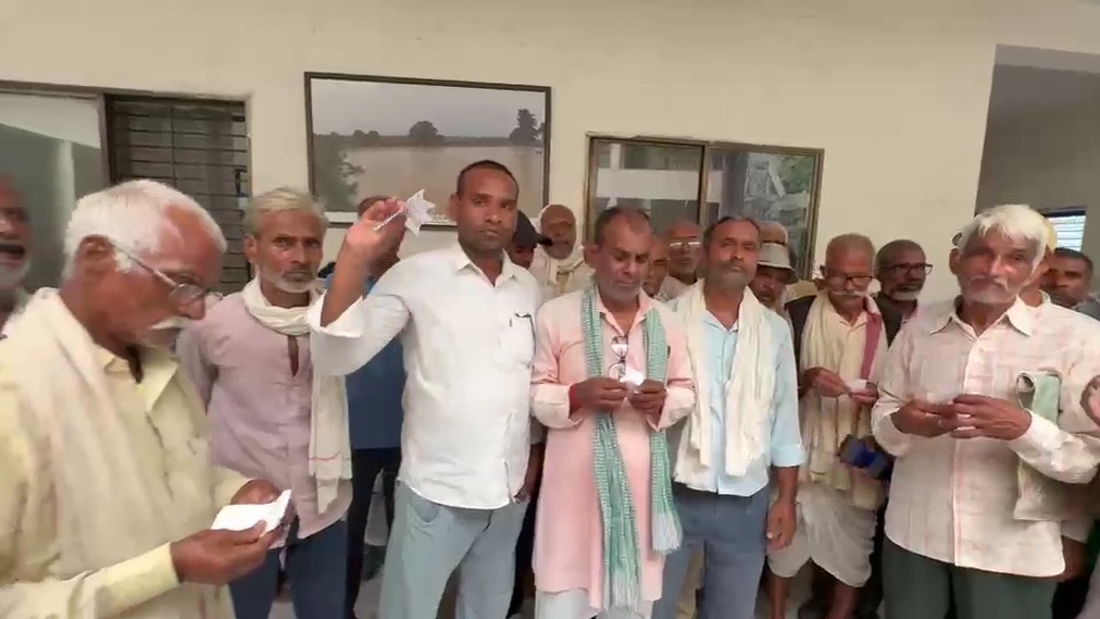 Villagers' grievances echoed in the Rewa Collectorate.