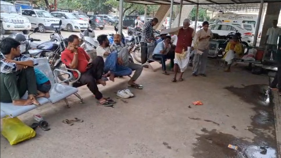 Newlywed woman dies after suffering burns from a gas pipe burst while cooking in Sidhi.