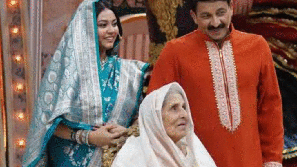 Manoj Tiwari gets emotional while singing with his mother; recalls the old days.