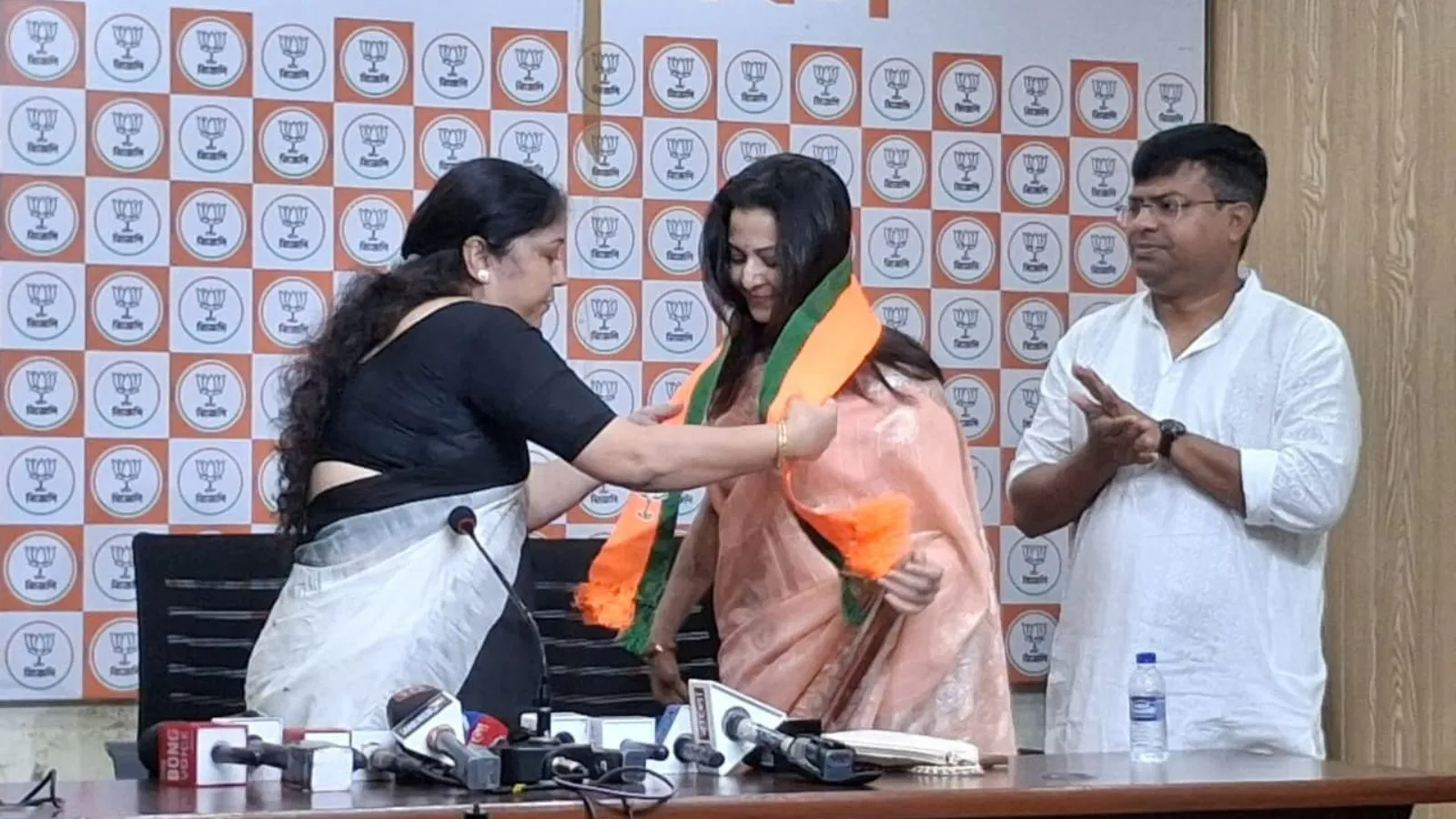 Actress Koel Mallick joins BJP in Kolkata