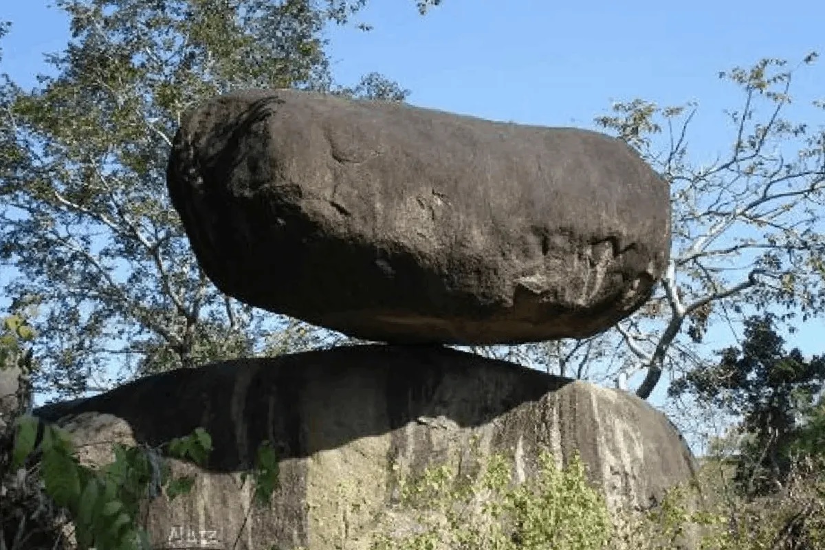 BALANCING ROCK