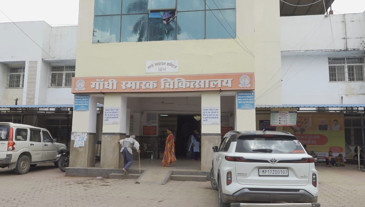 Warning of mass resignation by female doctors at GM Hospital, Rewa.