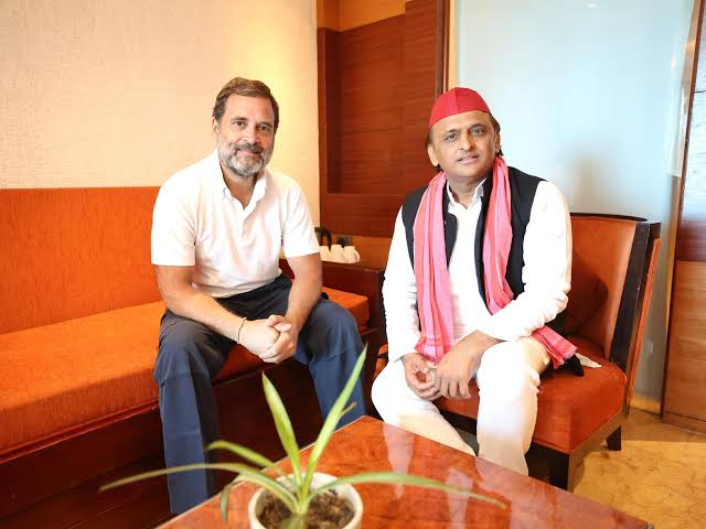SP Congress Alliance : क्या Congress से टूट सकता है Samajwadi Party का गठबंधन? UP में 200 सीटों पर चुनाव लड़ेगी कांग्रेस