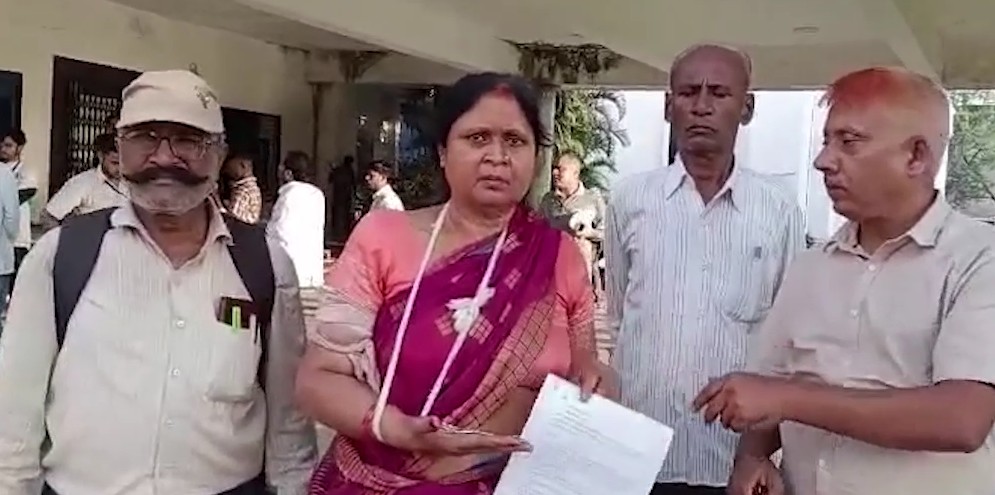 Woman in Rewa sets herself on fire, distressed by pain from botched medical treatment and financial hardship.