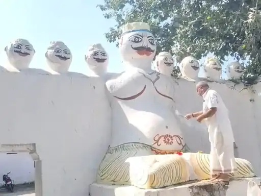 Ravana was worshipped in Satna.