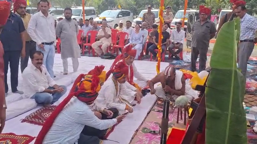 Deputy CM Rajendra Shukla performed 'Shastra Pujan'