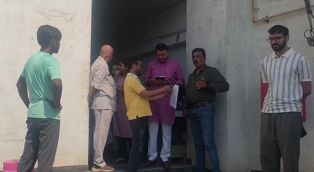 Panic ensues after a lift falls at Samadariya Gold in Rewa