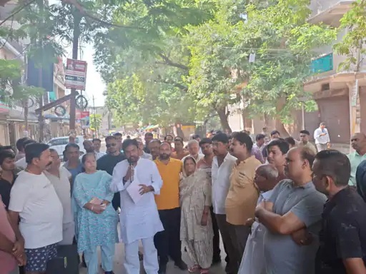 Major action by the Housing Board in Satna's Bharhut Nagar.