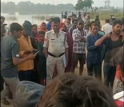 Two men who went fishing in a disused mine in Satna drowned to death.